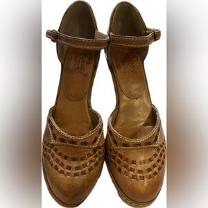 Kinney Brazilian leather strapped wedge sandal women size 5 1/2